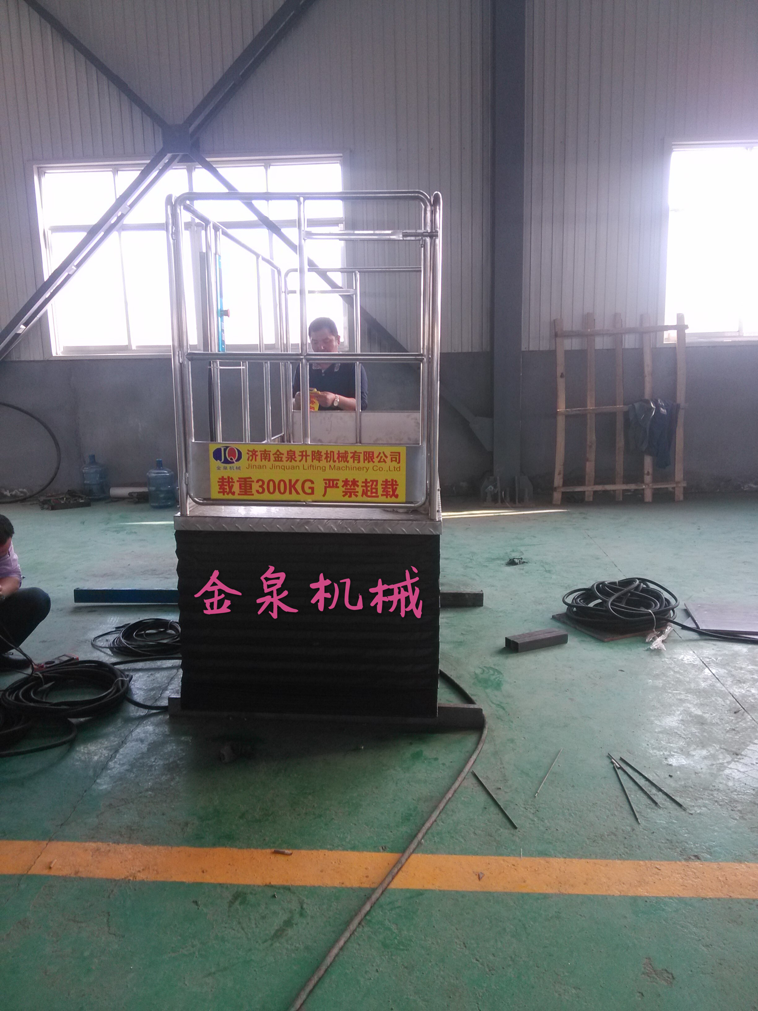 上?？谇会t(yī)院殘疾人升降平臺(tái)發(fā)貨