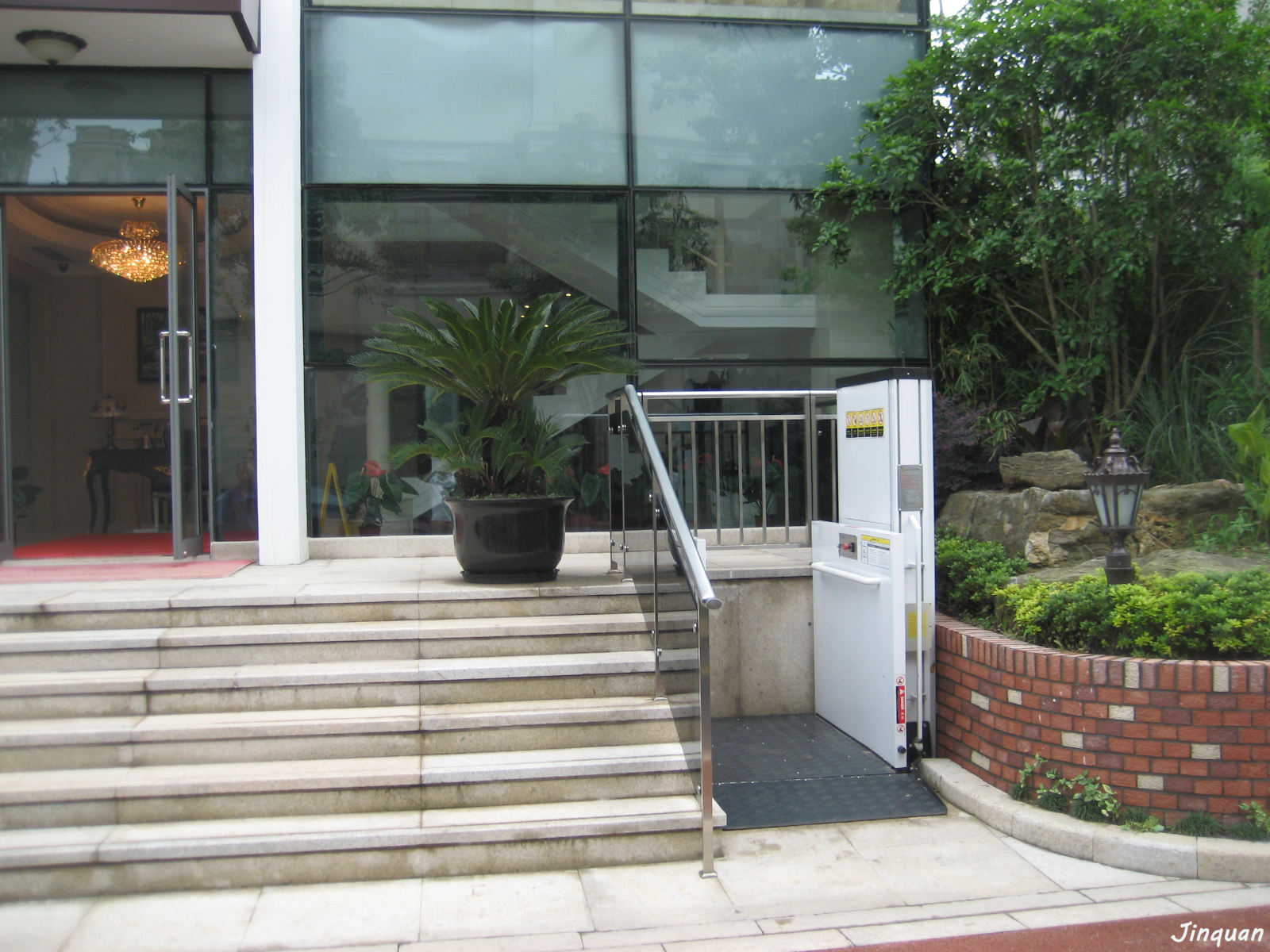 無(wú)障礙升降平臺(tái)