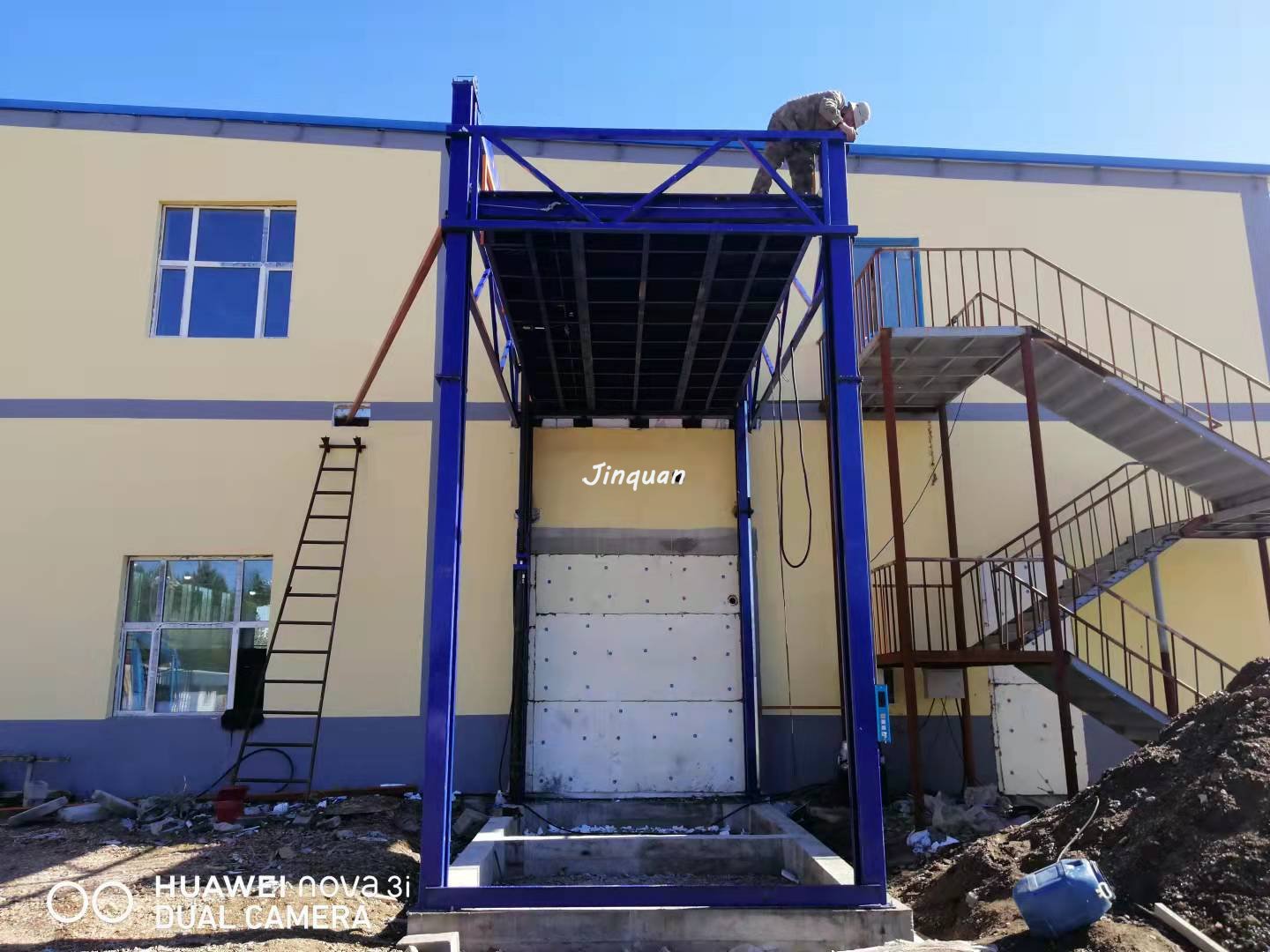 汽車舉升機(jī)